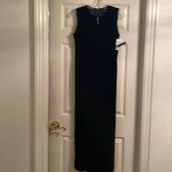 Liz Calborne  Black Velvet sleeveless Gown - Picture 2 of 5